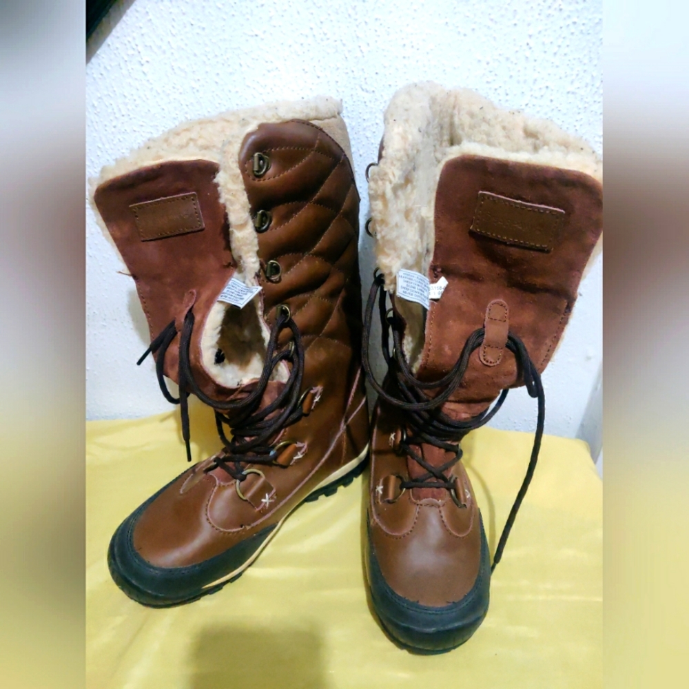 Women's Tall BrownBear Paw Boots Size 7